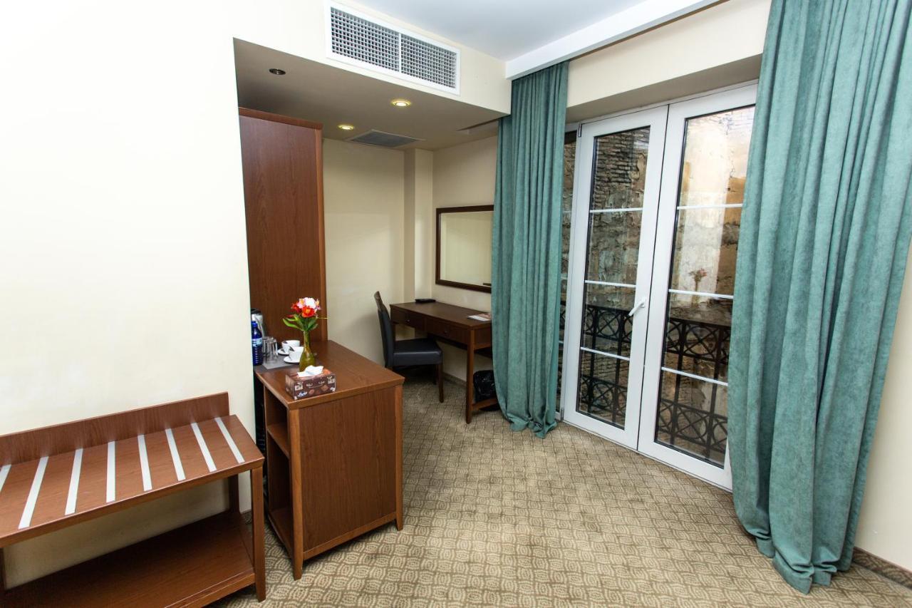 A5 Hotel Tiflis Exterior foto