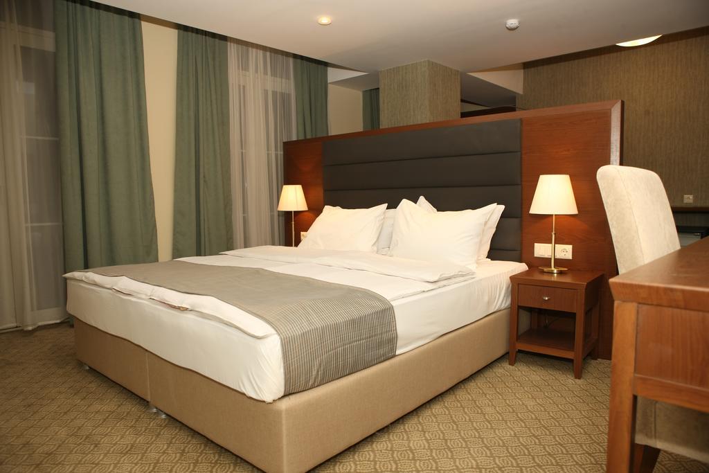 A5 Hotel Tiflis Exterior foto