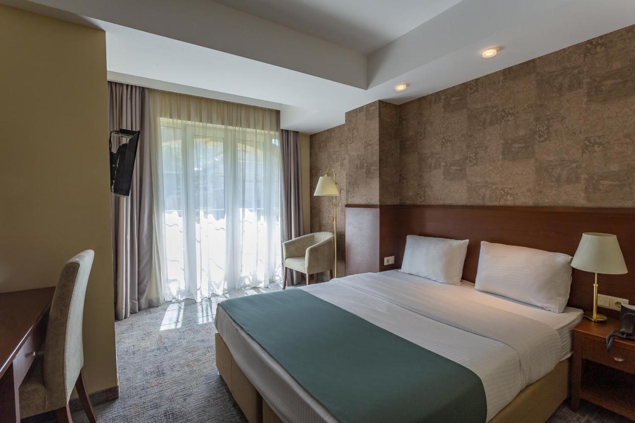 A5 Hotel Tiflis Exterior foto